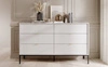 Kommode mit Schubladen Lovro 154 cm weiß modernes Design wird Liebhaber von ausdrucksstarken Interieurs geriffelte Fronten Metallgriffe begeistern