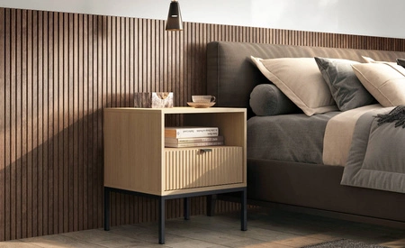 Nachttisch mit Schublade Lovro Eiche Vicenza Eiche geschmackvoll geriffelt Dekor ideal Schlafzimmer Schrank Metall hohe Beine