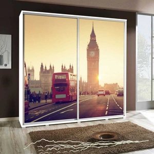 Artistino 205 cm Schiebeschrank mit London-Grafik Schrankkorpus in Weiß aus 22 mm starker Platte