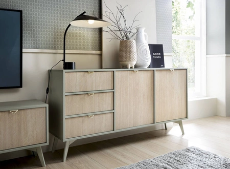 Schubladenkommode Wald 158 cm Eukalyptus / beige Fischgrät Pastellfarben im Boho-Stil geschmackvolles Fischgrätdekor und goldene Griffe