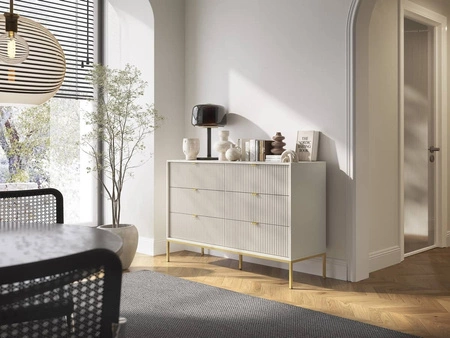 Lovro 154 cm beige Kommode modernes Design wird Liebhaber von ausdrucksstarken Interieurs geriffelte Fronten Gold-Accessoires begeistern