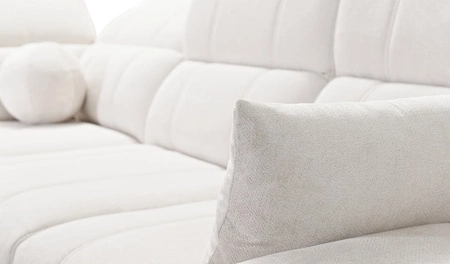 Ecksofa mit Schlaffunktion Penejos VII creme links stilvolles Ecksofa mit Bettzeugablage komfortable verstellbare Kopfstützen