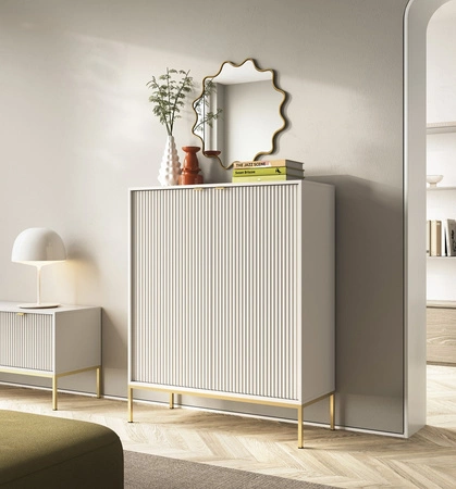 Kommode Lovro 104 cm beige in modernem Design mit Goldverzierung wird Liebhaber ausdrucksstarker Innenräume begeistern