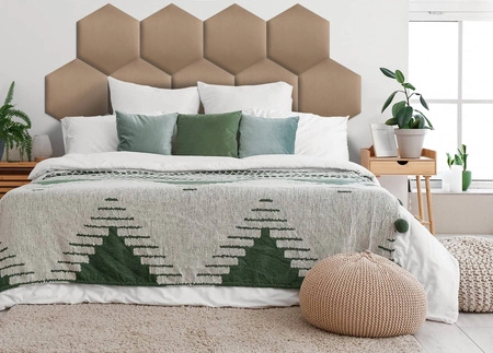 Gepolstertes Paneel Hexagon 30x26 cm beige stilvolles Wandpaneel Veloursstoff modische Dekoration jedes Interieurs