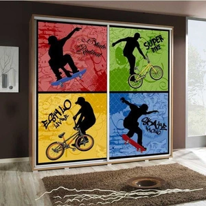 Artistino 205 cm Schiebeschrank mit Skate-Grafik Schrankkorpus in Eiche Catania aus 22 mm starker Platte