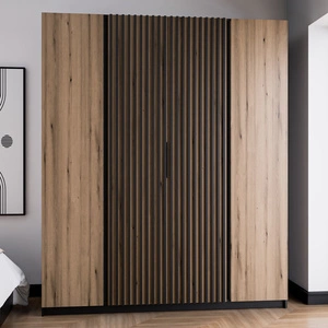 Kleiderschrank Kastano XIII 200 cm schwarz / Eiche evoke modernes Design Metallkante Griffe Schranktür mit schwarzen Lamellen verziert