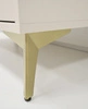 RTV-Schrank Kioto I 121 cm beige eleganter Schrank mit nach unten öffnenden Türen gedeckte Farben goldenes Zubehör
