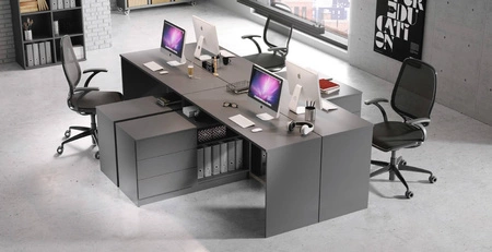 Eckschreibtisch Teo 138 cm in Graphit bietet viel Platz zum Arbeiten und viel Raum für die notwendigen beschädigungssicheren Gegenstände