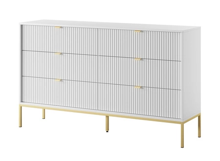 Kommode mit Schubladen Lovro 154 cm weiß modernes Design wird Liebhaber von ausdrucksstarken Interieurs geriffelte Fronten Gold-Accessoires begeistern