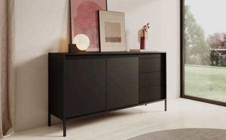 Kommode Sesti 154 cm schwarz modernes und originelles Design interessante Kombination von Riffelung mit glatten Fronten