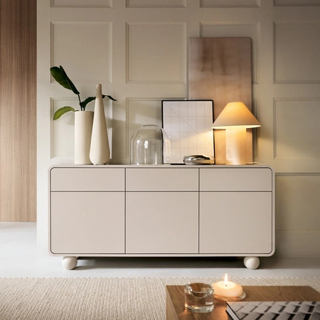 Kommode mit Schubladen Bion 160 cm beige stylische Kommode für Wohnzimmer Designer runde Form originelle Beine in Form von Kugeln
