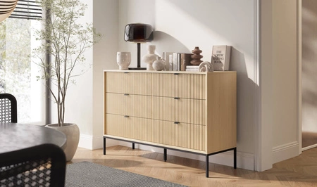 Kommode mit Schubladen Lovro 154 cm Eiche Vicenza modernes Design wird Liebhaber von ausdrucksstarken Interieurs geriffelte Fronten Metallgriffe begeistern