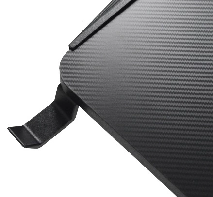 Zone Gaming Desk schwarz beeindruckendes Design stabile Metallkonstruktion angereichert mit LED-Beleuchtung kohlenstoffbeschichtete Platte