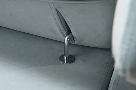 Ecksofa mit Schlaffunktion Rava III azurblaues Linksseiten-Samtecksofa mit verstellbaren Kopfstützen und Bettzeugcontainer