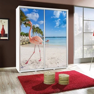 Schiebeschrank Artistino 155 cm mit Flamingo-Grafik Der Korpus des Schranks in Weiß besteht aus 22 mm starker Platte