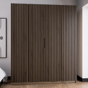 Kleiderschrank Kastano XV 200 cm Eiche evozieren modernes Design Türen mit schwarzen Lamellen dekoriert ideale Garderobe für Schlafzimmer