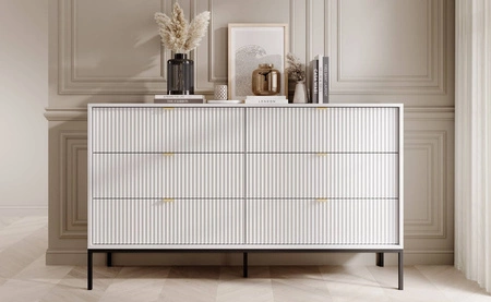Kommode mit Schubladen Lovro 154 cm weiß modernes Design wird Liebhaber von ausdrucksstarken Interieurs geriffelte Fronten Metallgriffe begeistern