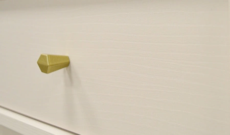 Nachttisch Kioto I beige mit Schubladen ideal Schlafzimmer Schrank subtilen Griffe Metall Beine