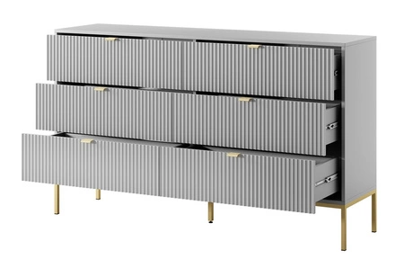 Kommode mit Schubladen Lovro 154 cm grau modernes Design wird Liebhaber von ausdrucksstarken Interieurs geriffelte Fronten Gold-Accessoires begeistern