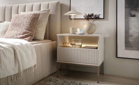 Nachttisch mit Schublade Amma beige geschmackvoll geriffelt Dekor LED-Beleuchtung ideal Schlafzimmer Schrank 