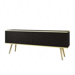 TV-Schrank Luxury 135 cm schwarz elegantes Design stilvolle geriffelte Front Korpus mit goldenen Zierleisten goldenen Metallbeinen gekrönt