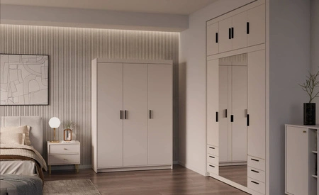 Kleiderschrank Rene 133 cm sandbeige stilvoller Schlafzimmerschrank mit schlichtem klassischem Design kontrastierende schwarze Griffe