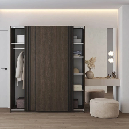 Schiebeschrank Niva 180 cm Eiche dunin geräumiger Kleiderschrank mit Lamellen dekoriert ist perfekt für Räume jeder Größe