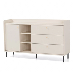 Kommode Ferdi 154 cm sandbeige elegante Kommode für das Wohnzimmer mit goldenen Metallgriffen hohe Ränder der Oberseite