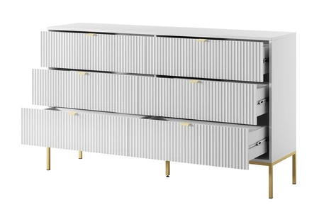 Kommode mit Schubladen Lovro 154 cm weiß modernes Design wird Liebhaber von ausdrucksstarken Interieurs geriffelte Fronten Gold-Accessoires begeistern