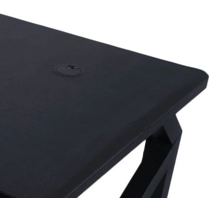 Frag gaming desk schwarz funktionaler und ergonomischer Schreibtisch minimalistisches Möbeldesign unterstützt durch eine stabile Konstruktion