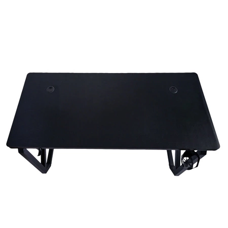 Frag gaming desk schwarz funktionaler und ergonomischer Schreibtisch minimalistisches Möbeldesign unterstützt durch eine stabile Konstruktion