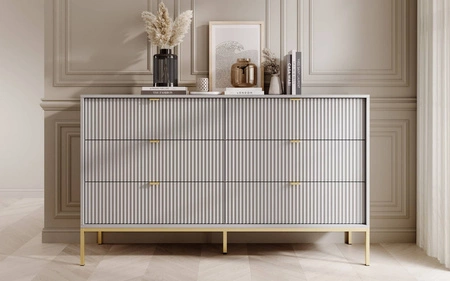 Kommode mit Schubladen Lovro 154 cm grau modernes Design wird Liebhaber von ausdrucksstarken Interieurs geriffelte Fronten Gold-Accessoires begeistern